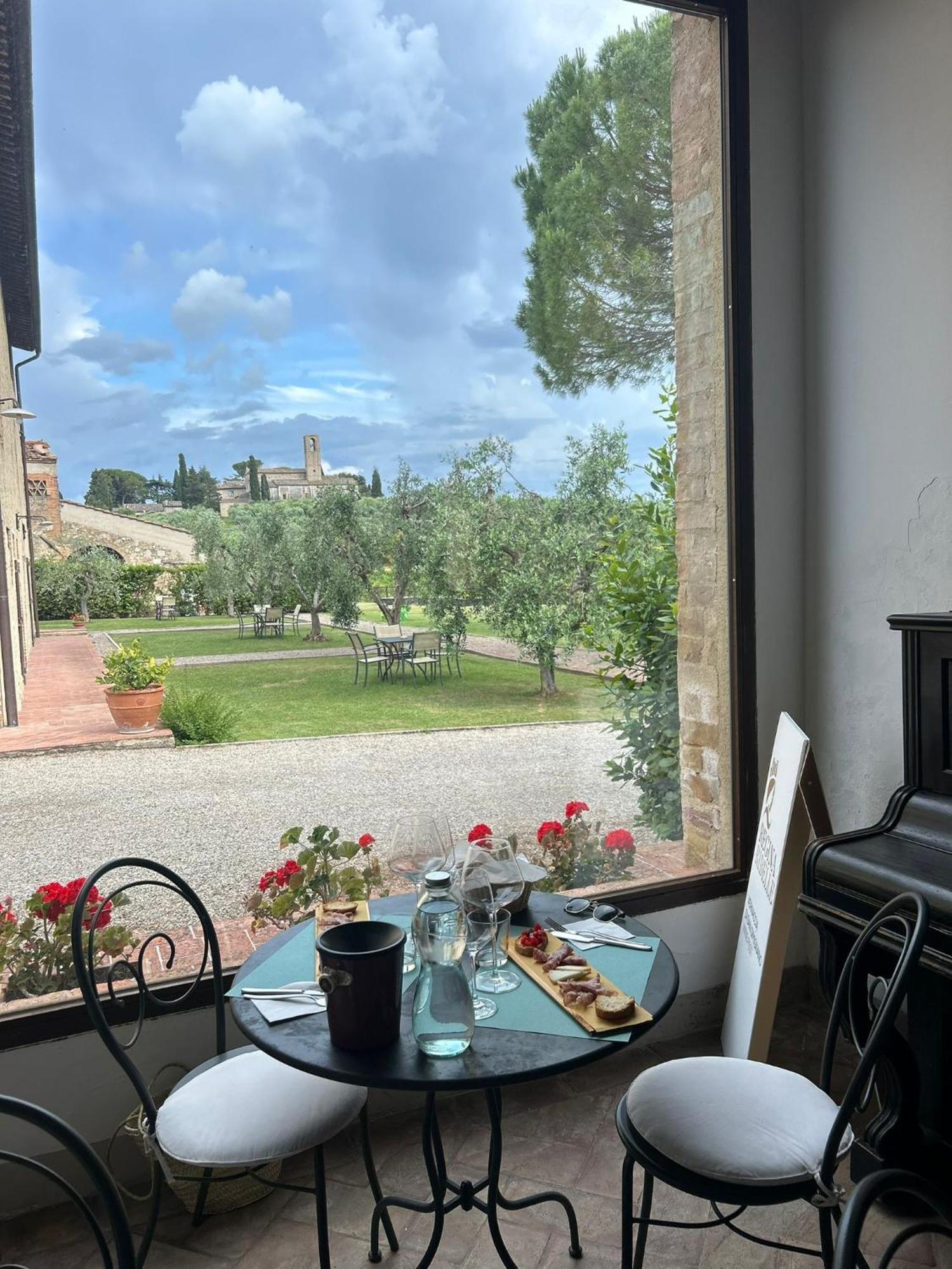 Fattoria Abbazia Monte Oliveto Villa San Gimignano Exterior photo